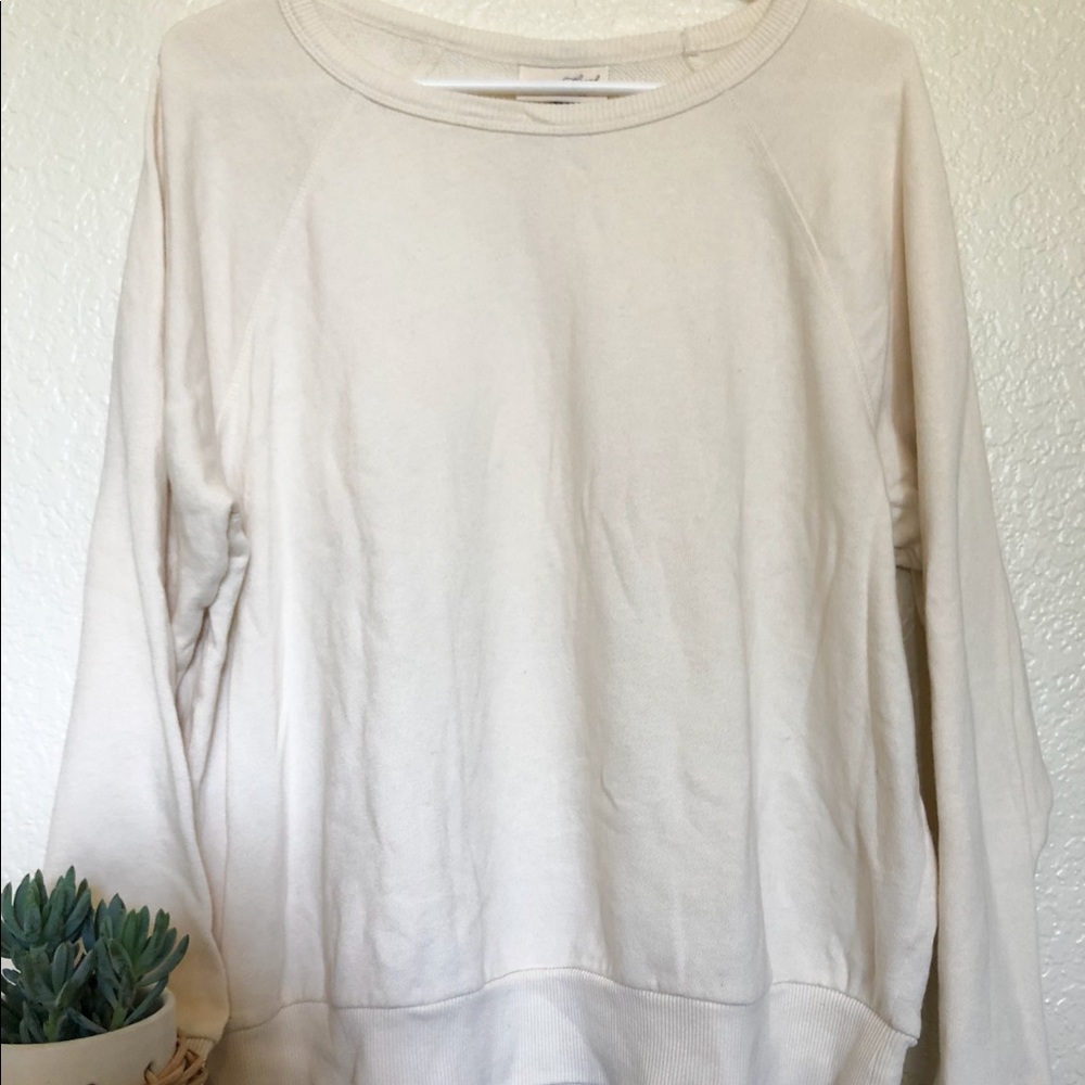 Universal thread comfy sweater